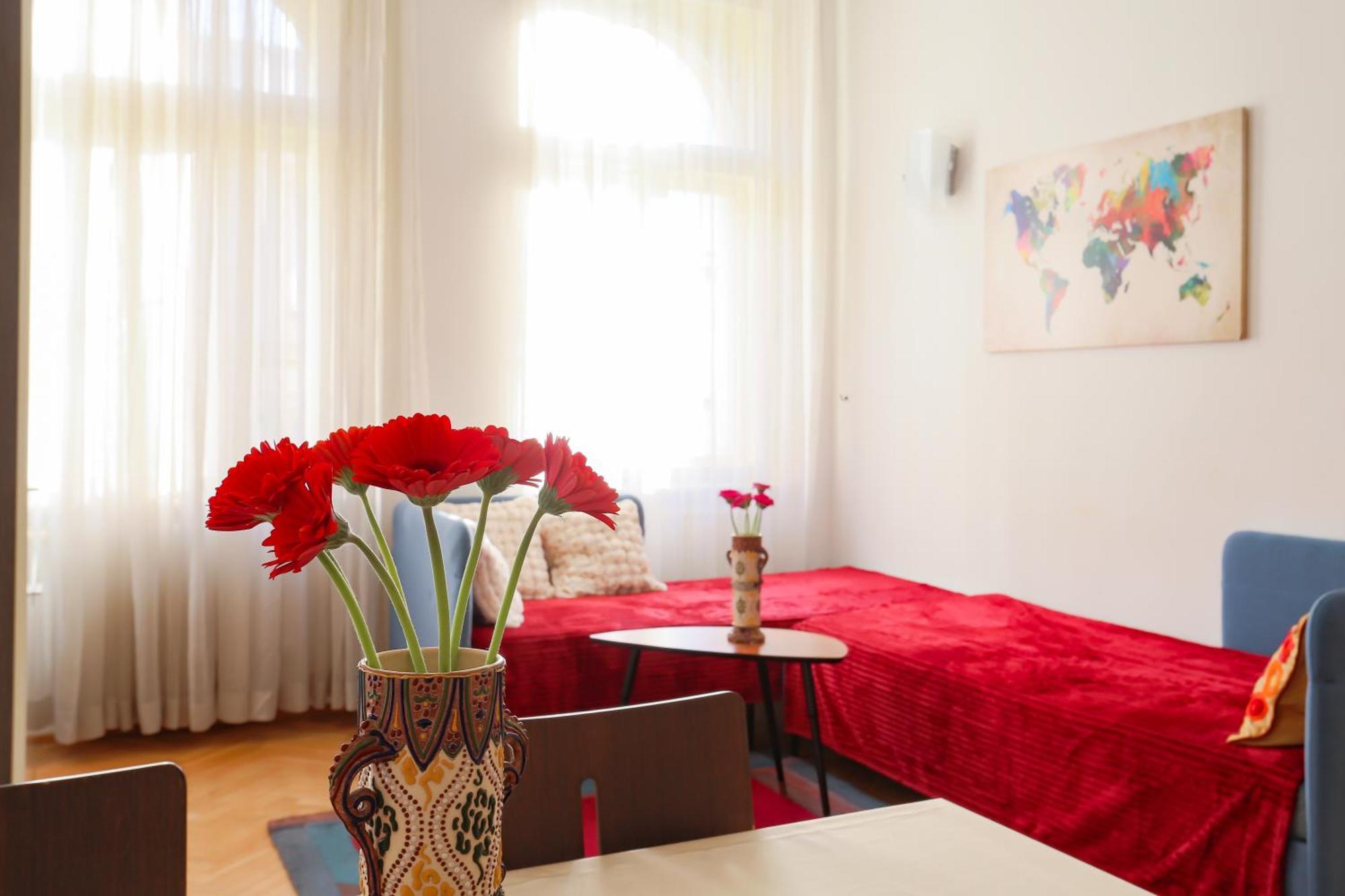 Biblion Apartment *